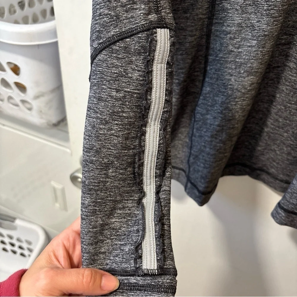 Lululemon Gray Black Run Dash 1/2 Half Zip Pullover Long Sleeve Top Size 10